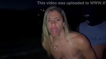 Minha esposa dando na rua pra um moreno dotadissimo tirou a camisinha
