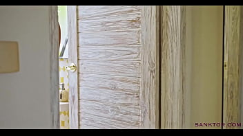 Sanktor bald butch shaving in the swimming pool