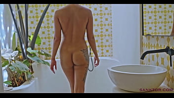 Sanktor bald butch shaving in the swimming pool