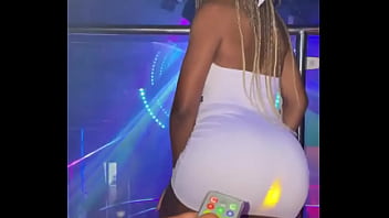 Estava ajudando com as luzes na balada