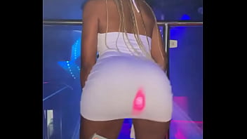 Estava ajudando com as luzes na balada