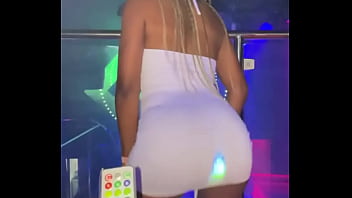 Estava ajudando com as luzes na balada