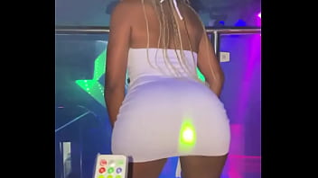 Estava ajudando com as luzes na balada Estava ajudando com as luzes na balada