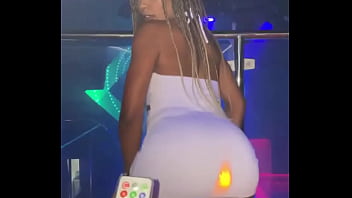 Estava ajudando com as luzes na balada