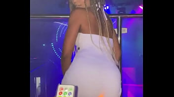 Estava ajudando com as luzes na balada