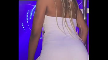 Estava ajudando com as luzes na balada