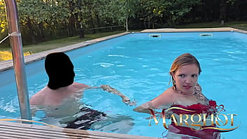 Mon mec cocu filme un fan me défoncer sur la terrasse de la piscine