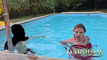 Mon mec cocu filme un fan me défoncer sur la terrasse de la piscine