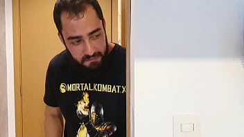 Empregadinha não esperava o patrão chegar assim