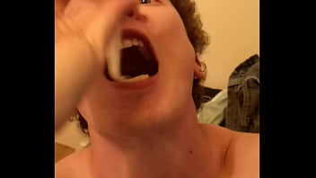 Depósito De Porra De Lisboa Limpando Capas Usadas thumbnail