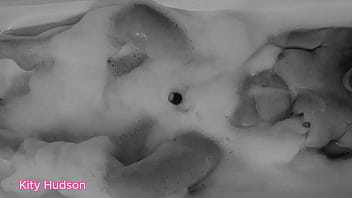 Kity hudson bath and a toy