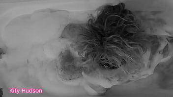 Kity hudson bath and a toy