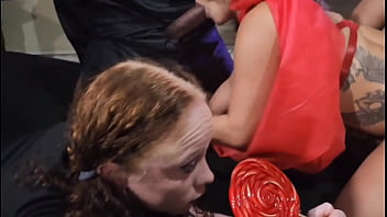 Festa de halloween acaba em sexo com a melhor orgia que eu ja participei