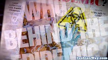 Gushing dyke enjoying threeway with teens