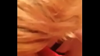 Prima caliente chupeteando