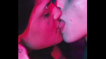 Jovens de porto alegre produzindo conteúdo e caos