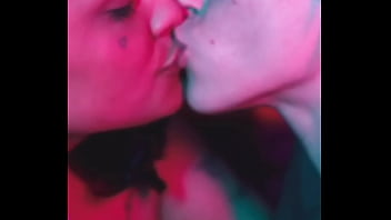 Jovens de porto alegre produzindo conteúdo e caos