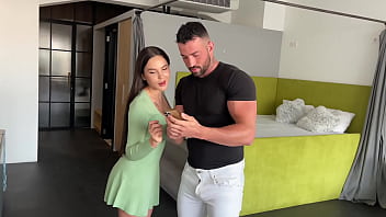 Backstage blowjob from beautiful teen brunette bambola