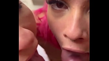 Fiquei esperando por isso o tempo todo hora de dividir o leitinho novinha