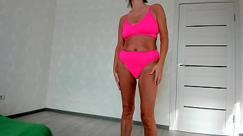 Mature stepmom play with ostrich cum inside