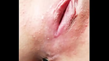 Abierta de piernas escurriendo