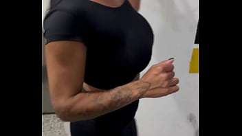 Dei minha bucetinha pra esse safado em todos lugares do prédio amador