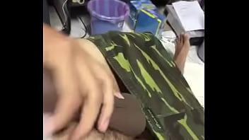 異男職軍槍訊2 Stright Soldier Handjob 2 thumbnail