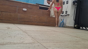Esposa traindo marido com piscineiro