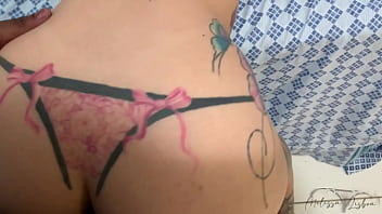 Tirou do meu cuzinho e gozou muito em mim