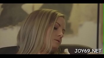 Solo girl rubs itching snatch