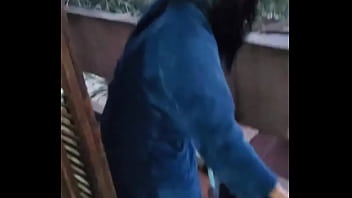 Acordei com a neura da limpeza limpando tudo e quando ele se aproximou de mim me deu um calor