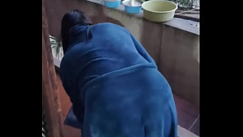 Acordei com a neura da limpeza limpando tudo e quando ele se aproximou de mim me deu um calor