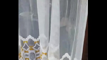 Acordei com a neura da limpeza limpando tudo e quando ele se aproximou de mim me deu um calor