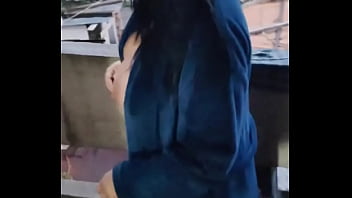 Acordei com a neura da limpeza limpando tudo e quando ele se aproximou de mim me deu um calor