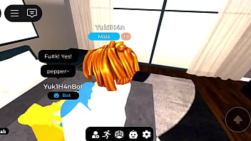 Un tocino vs youtuber yunu de roblox condominio