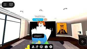 Un tocino vs youtuber yunu de roblox condominio