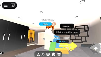 Un tocino vs youtuber yunu de roblox condominio
