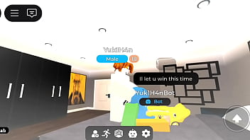 Un tocino vs youtuber yunu de roblox condominio
