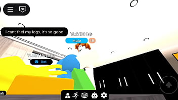 Un tocino vs youtuber yunu de roblox condominio