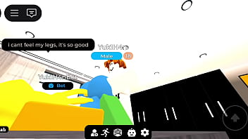 Un tocino vs youtuber yunu de roblox condominio