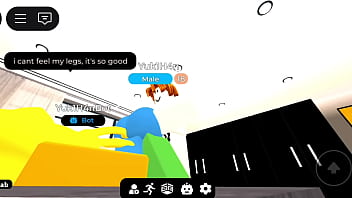 Un tocino vs youtuber yunu de roblox condominio