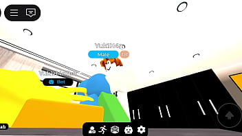 Un tocino vs youtuber yunu de roblox condominio