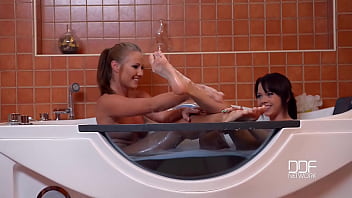 Toe sucking foot play in the tub