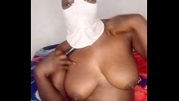 Tinysmaller alone plays