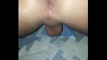 Negão comeu o cu do seu vizinho sem dó empurou os 24cm que ele gritou