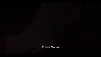 Madame pipi kiss in the public toilets