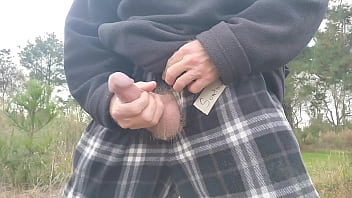 Jerking suntoucher outdoors