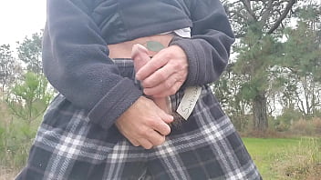 Jerking suntoucher outdoors