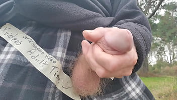 Jerking suntoucher outdoors