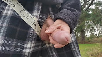 Jerking suntoucher outdoors